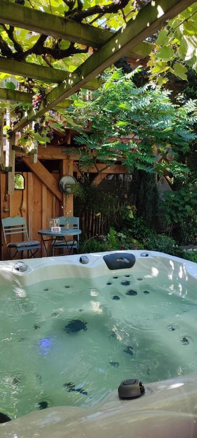 La Cabane Du Bon Chemin ,Spa Laval  Esterno foto